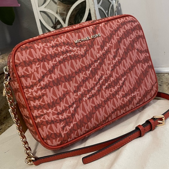 Michael Kors Handbags - New 💕 mk jet set EW Lg crossbody